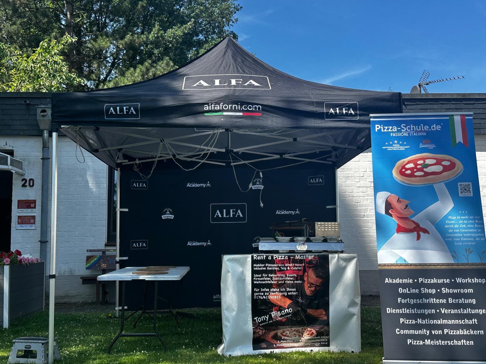Mobiler Pizza-Stand von Tony mit Alfa Forni und Pizza-Schule