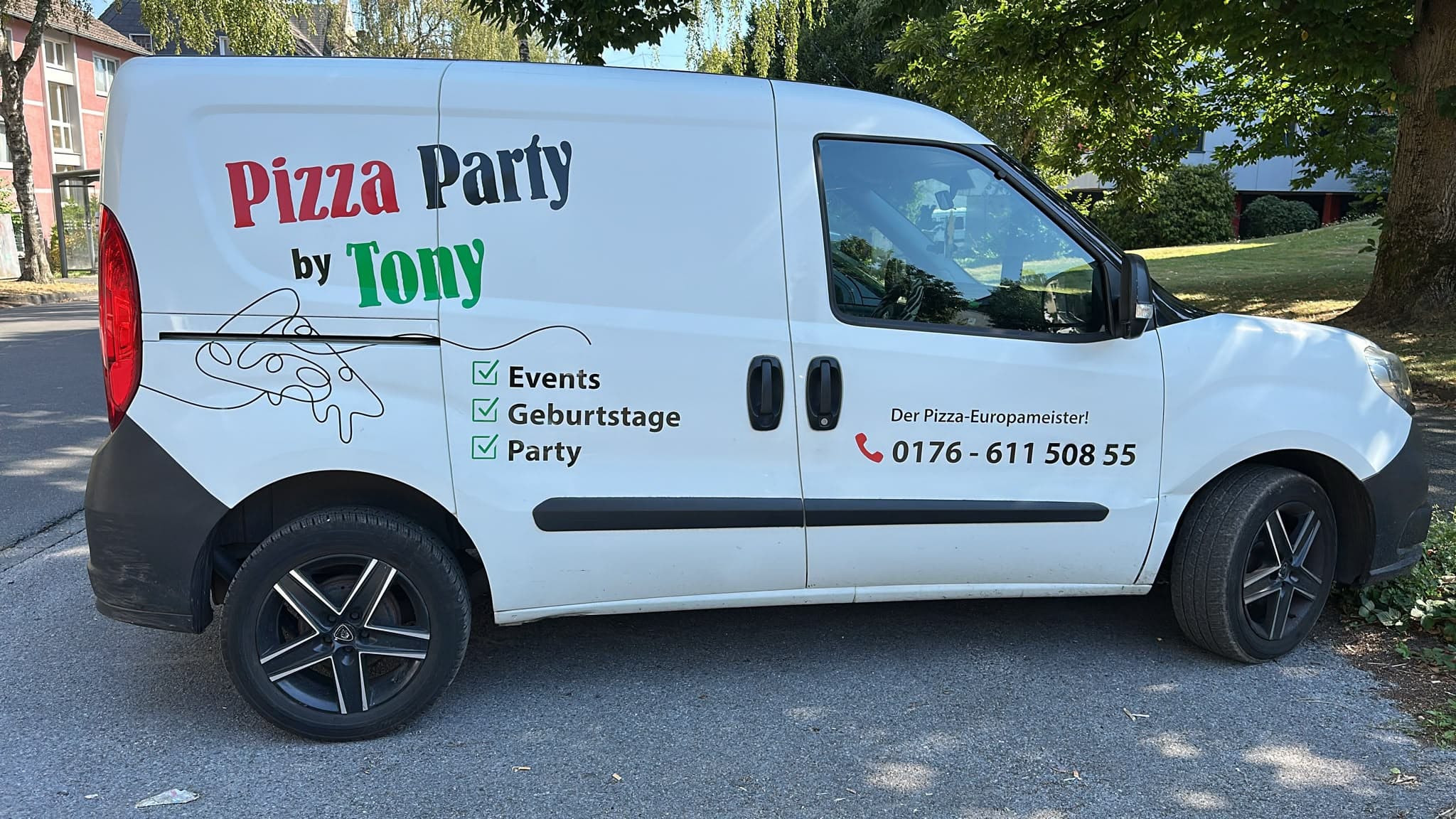 Pizza Party by Tony Catering-Fahrzeug